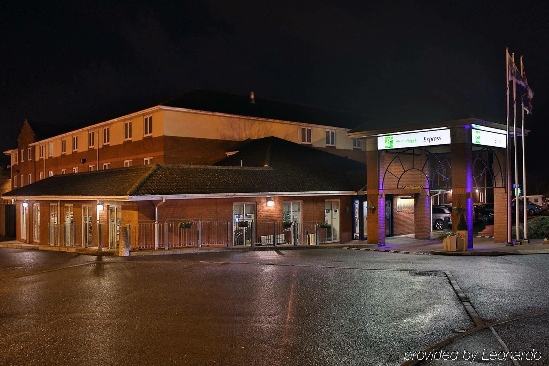 Holiday Inn Express Gloucester - South, An Ihg Hotel Zewnętrze zdjęcie